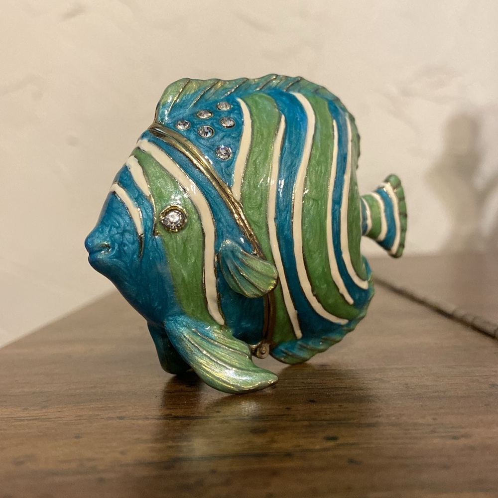 Tropical Fish Trinket Box encrusted with Swarovski crystals NEW W/ Necklace - Picture 4 of 13